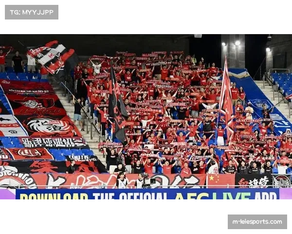 球迷重返看台 热血呐喊助威 主场激情重燃回归正常赛日